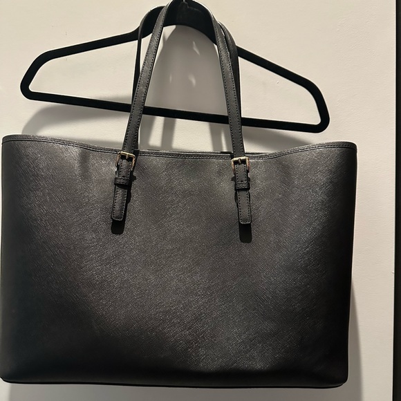 Michael Kors - Picture 2 of 6